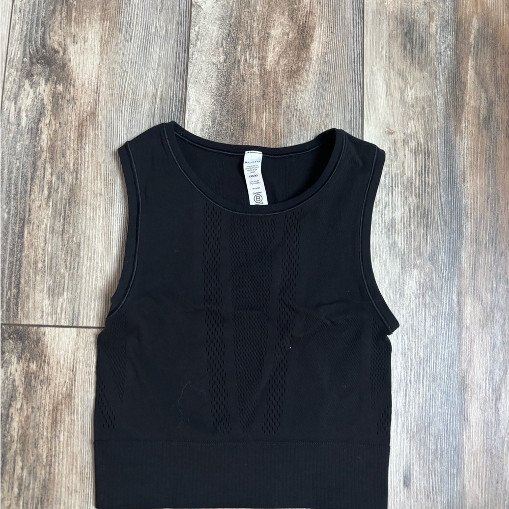Athleta Black Sleeveless Crop Top